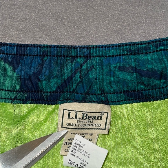 LL Bean floral all over print swim trunks - Picture 4 of 5